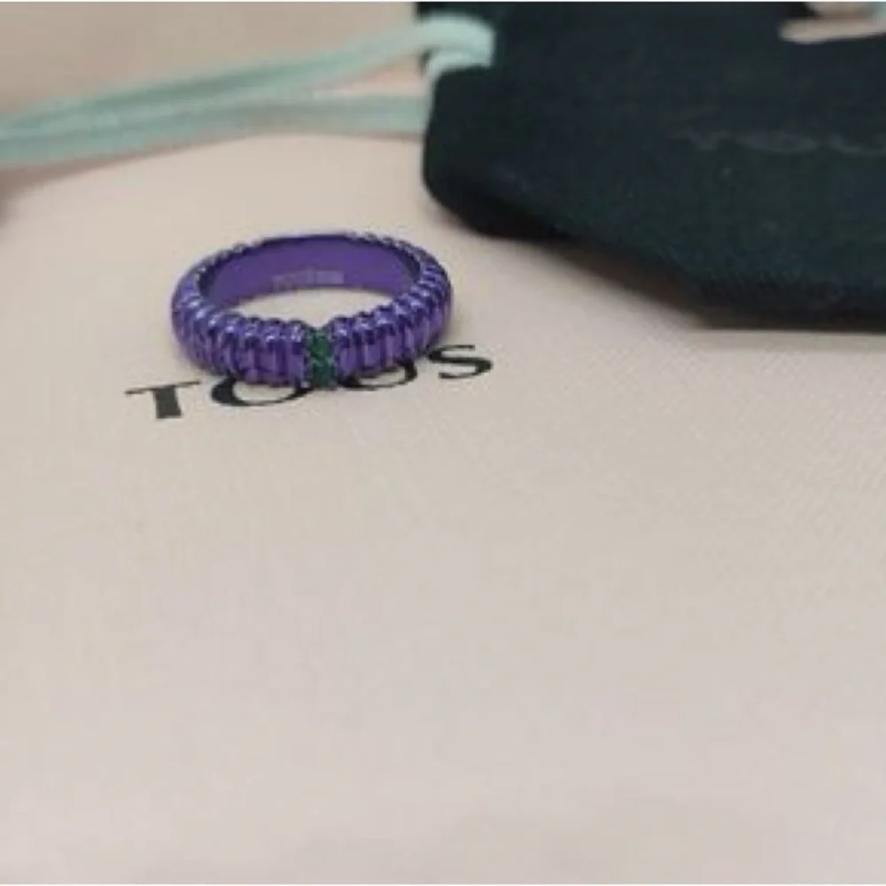 Size 8 Purple Ribbed Ring with Green Accents 925